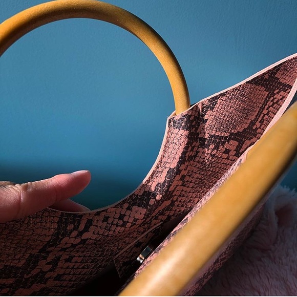 Light Brown Snakeskin Bag 🐍 - Picture 3 of 3